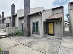 836 W Aaron Drive
