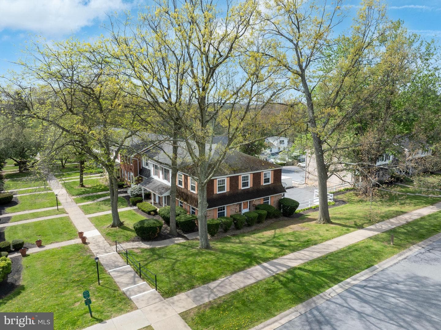 570 Galen Drive photo 2