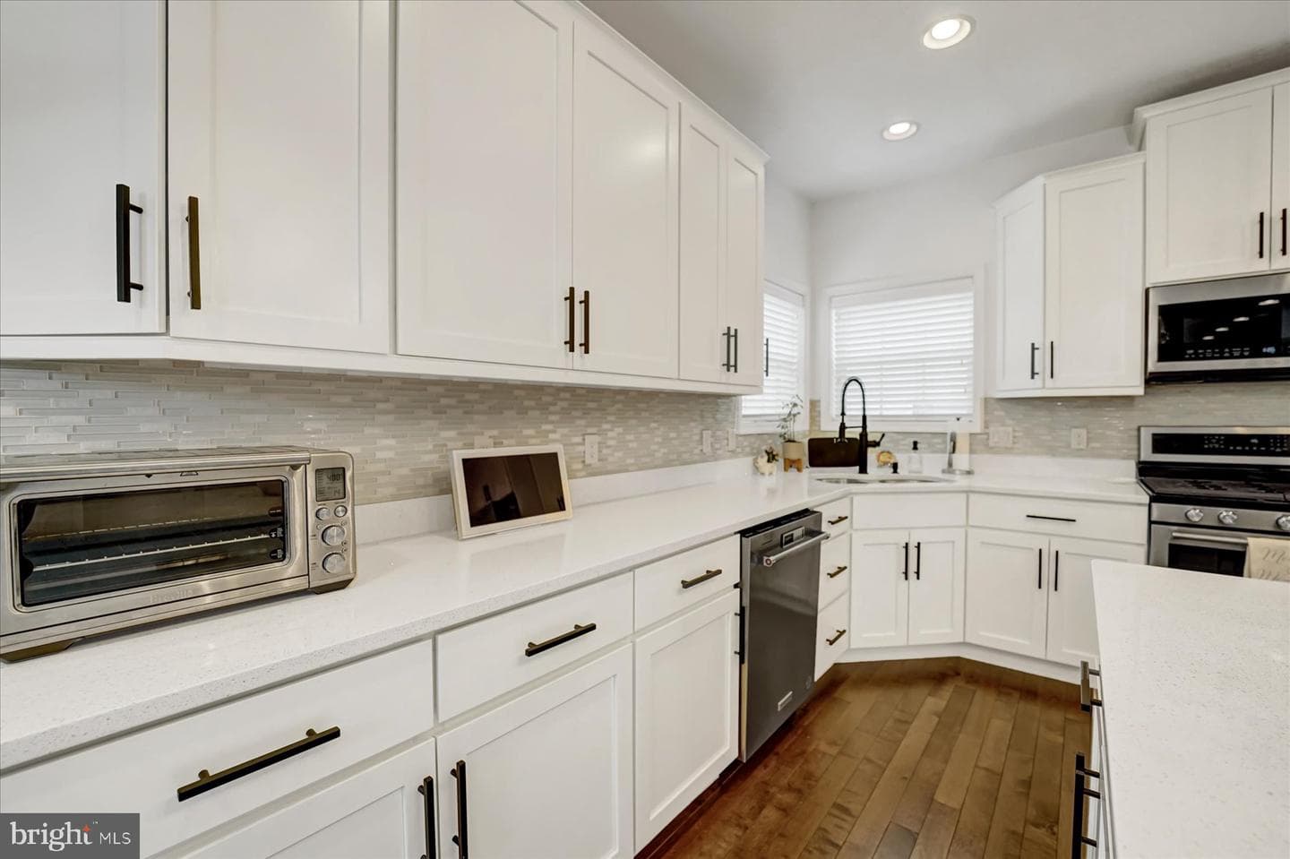 215 Glenndale Drive photo 6