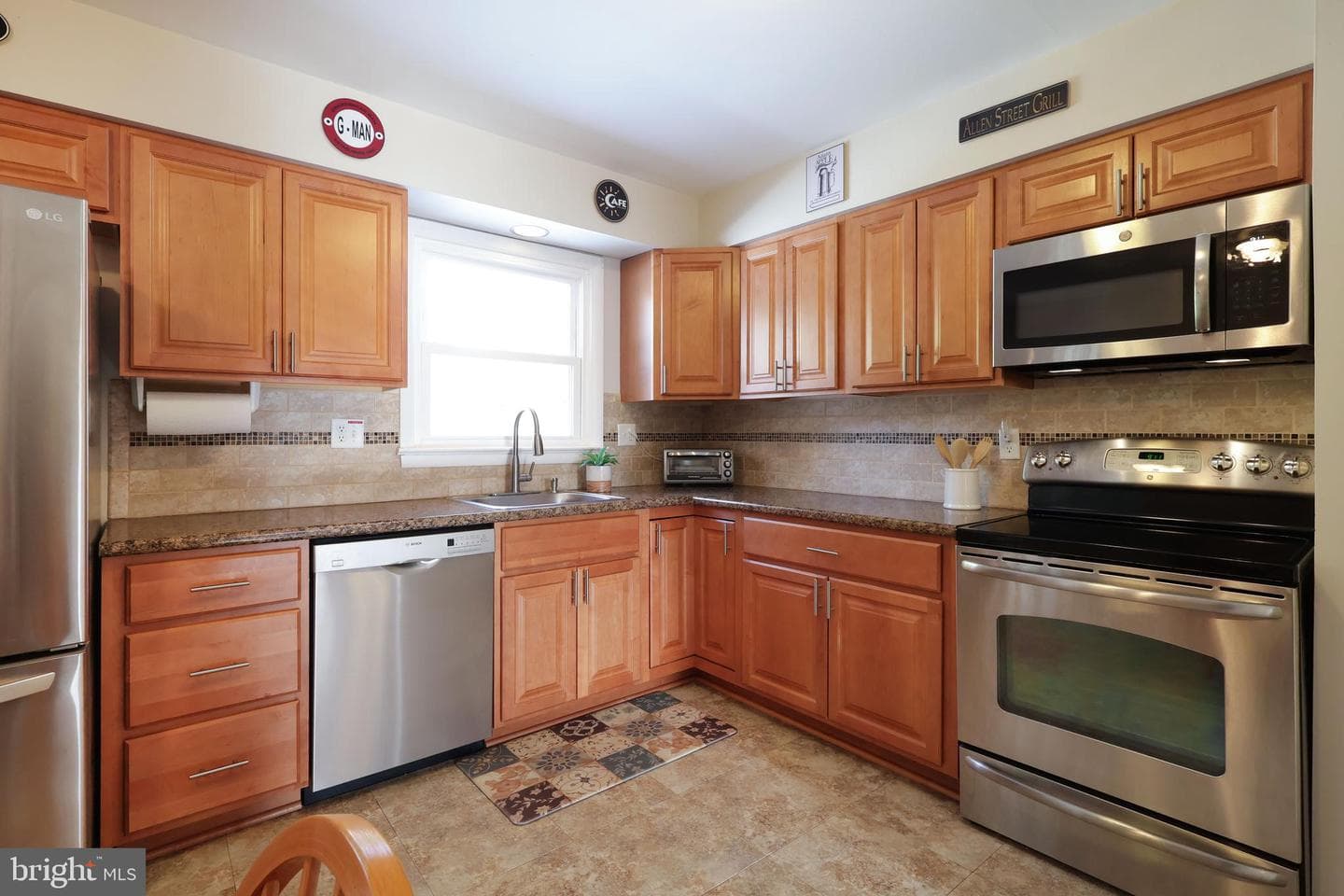 541 E McCormick Avenue photo 12
