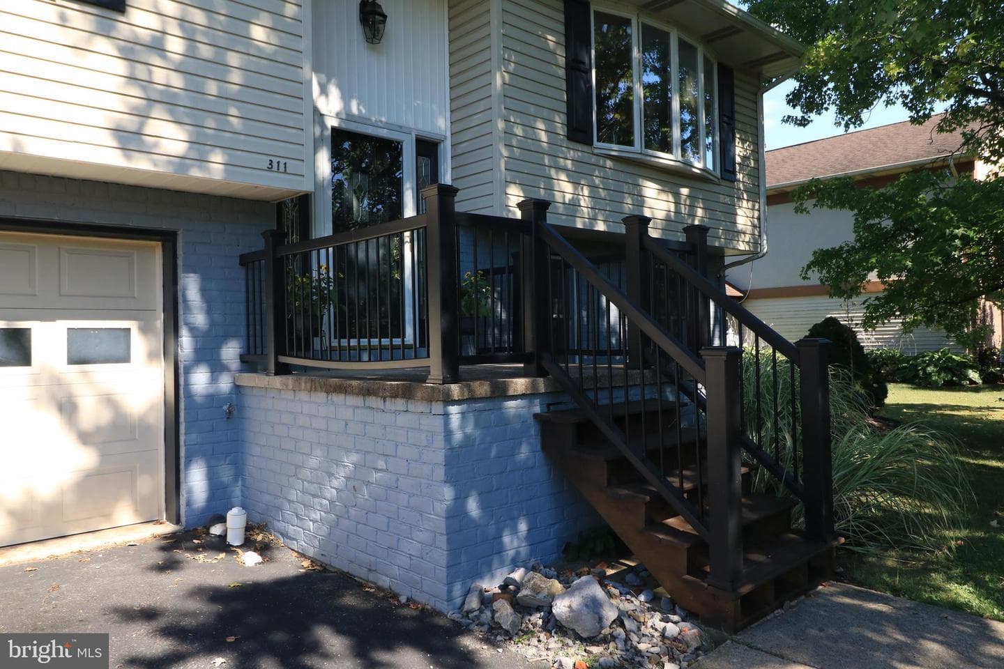 311 Goldfinch Drive photo 3