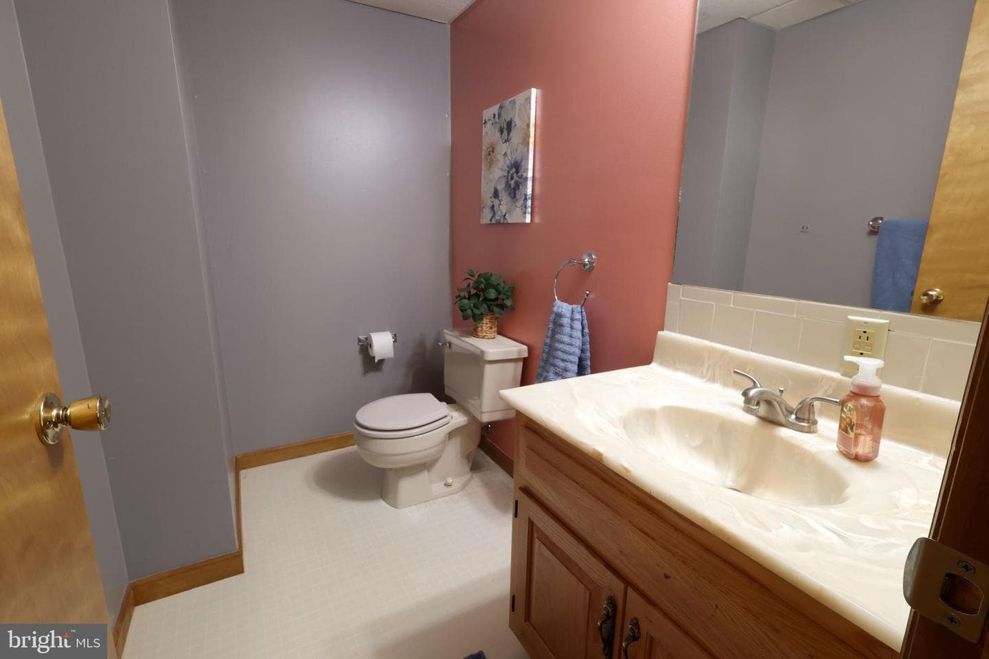 311 Goldfinch Drive photo 37