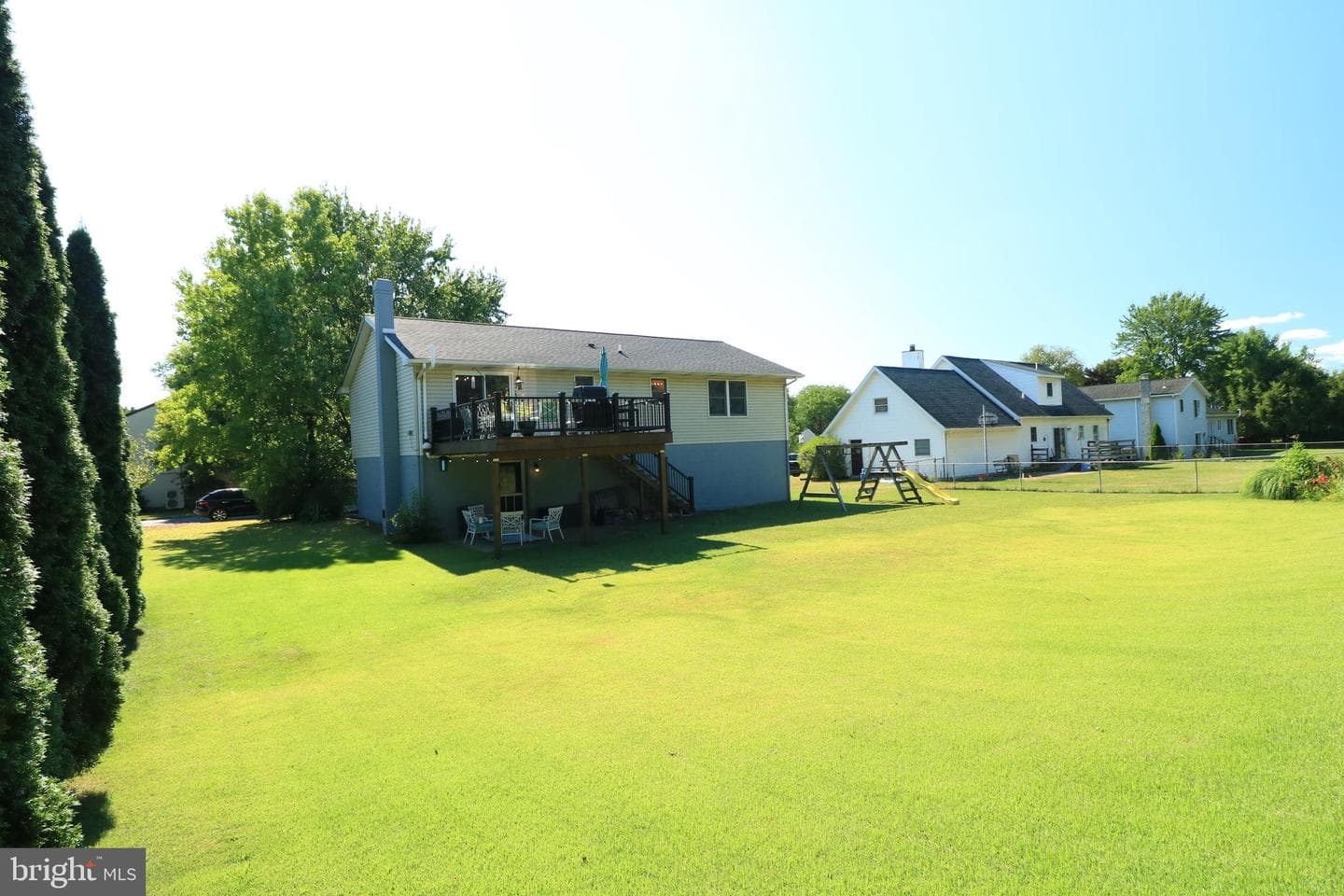 311 Goldfinch Drive photo 40