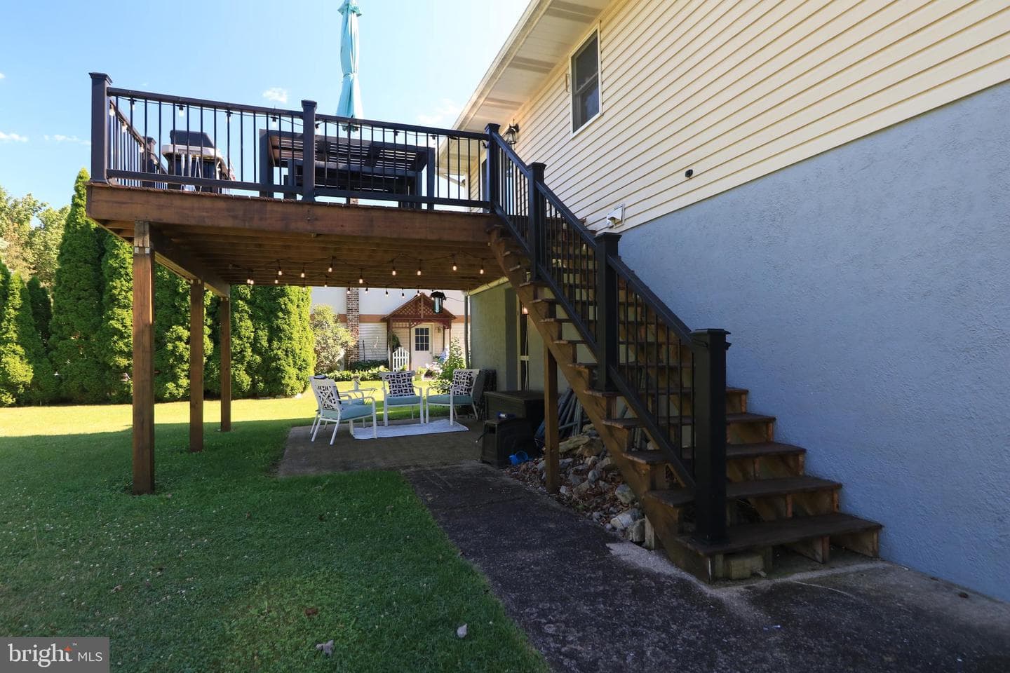 311 Goldfinch Drive photo 46