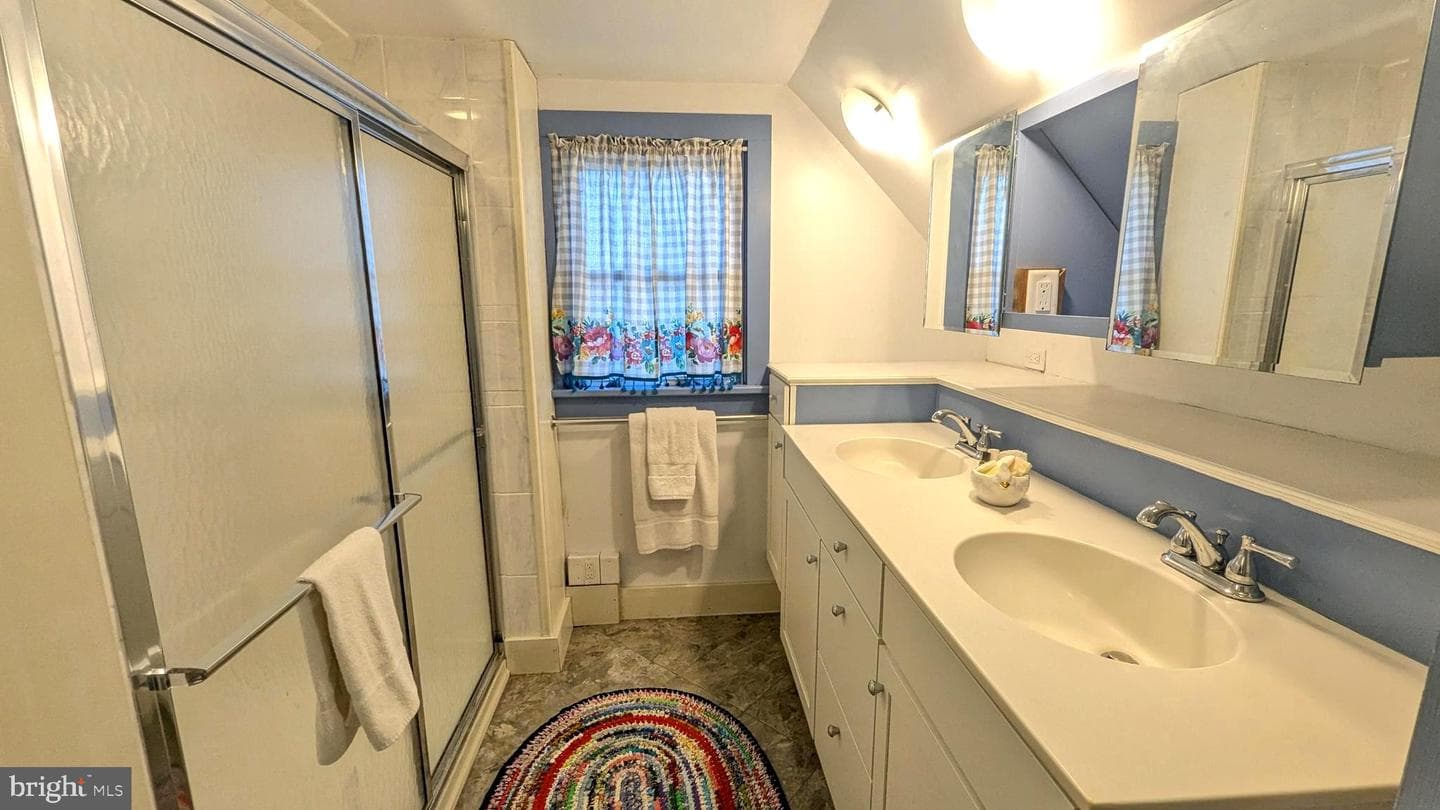 355 E Curtin Street photo 32