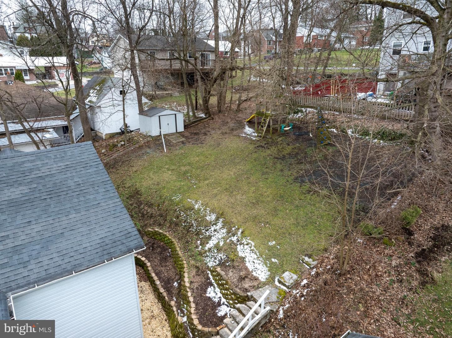 328 E Logan Street photo 13