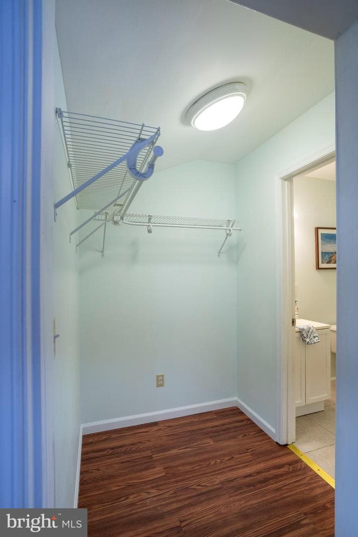 328 E Logan Street photo 51