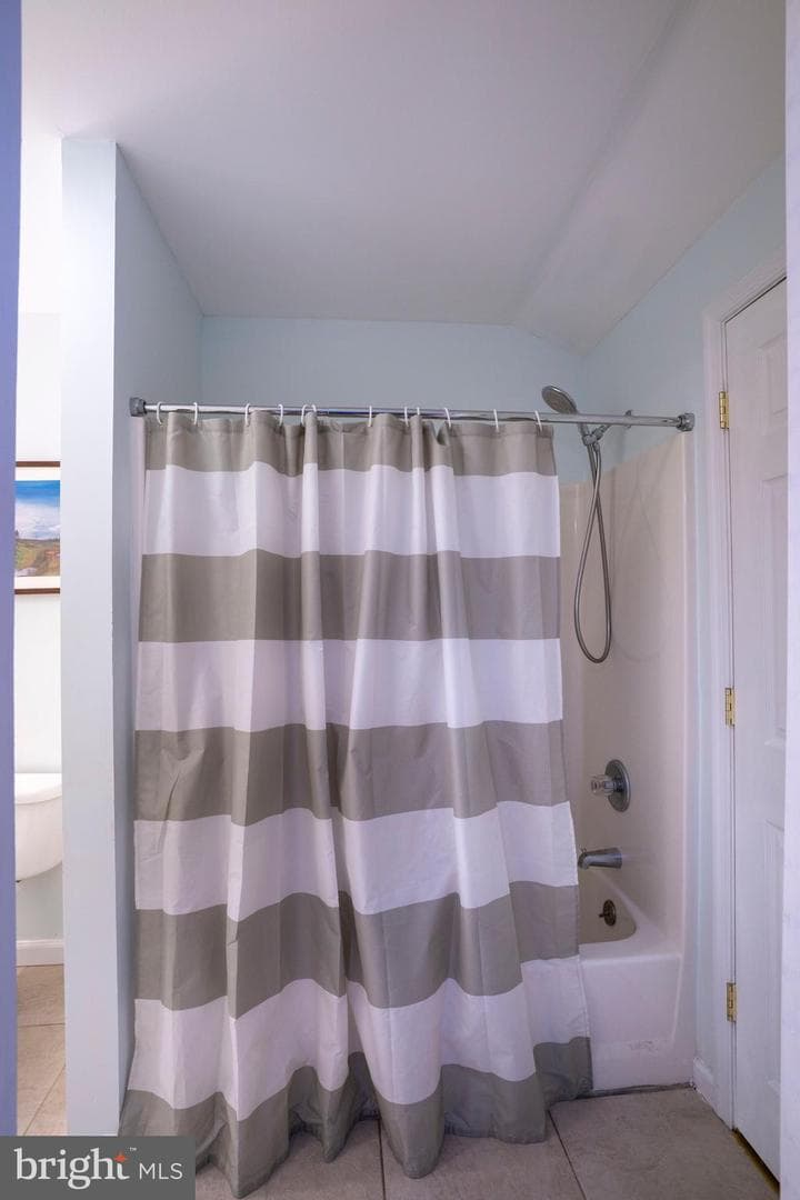 328 E Logan Street photo 54