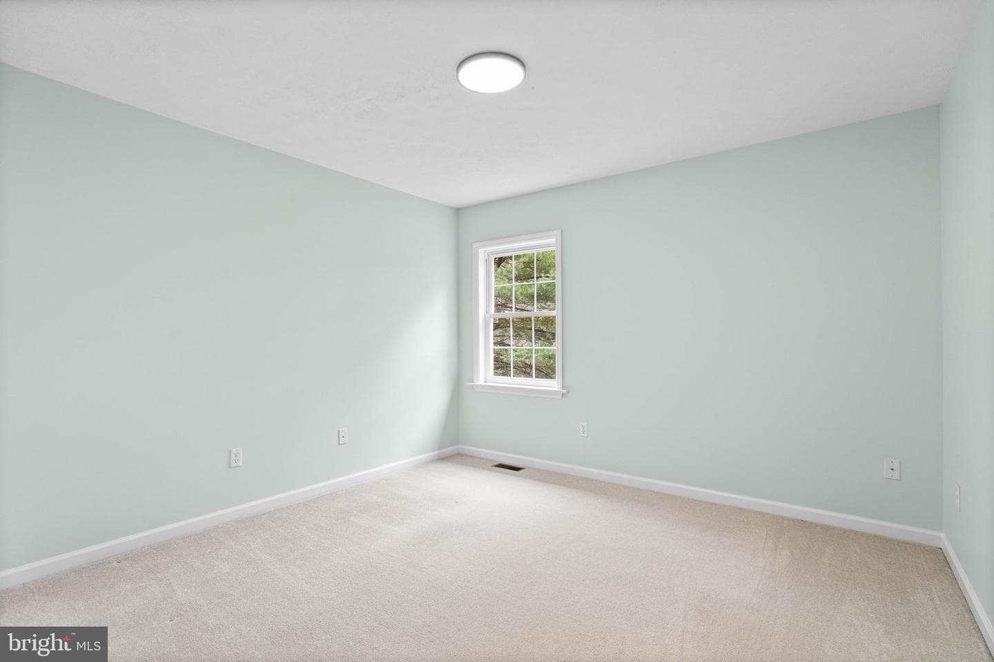 190 Michael Road photo 32