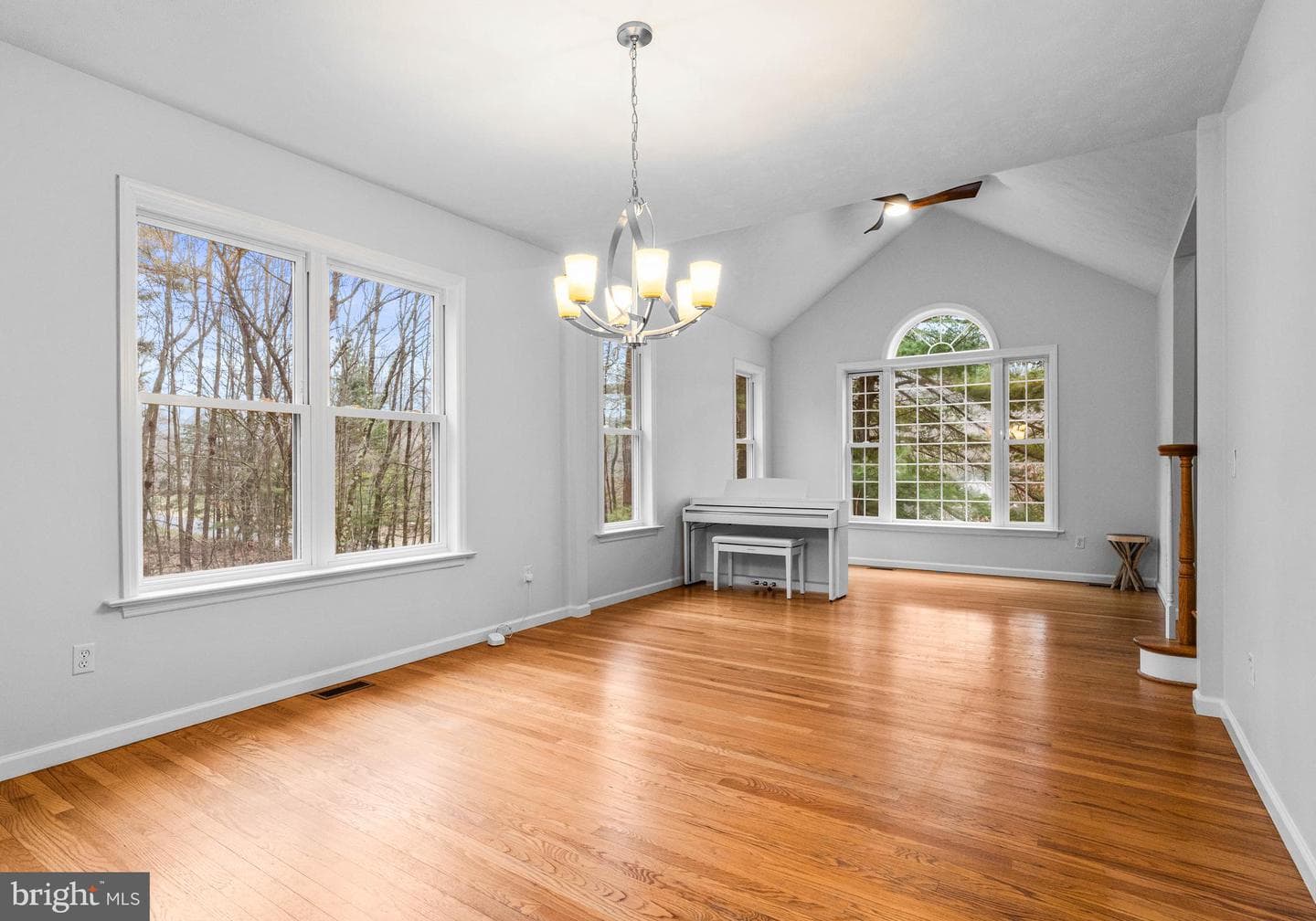 190 Michael Road photo 6