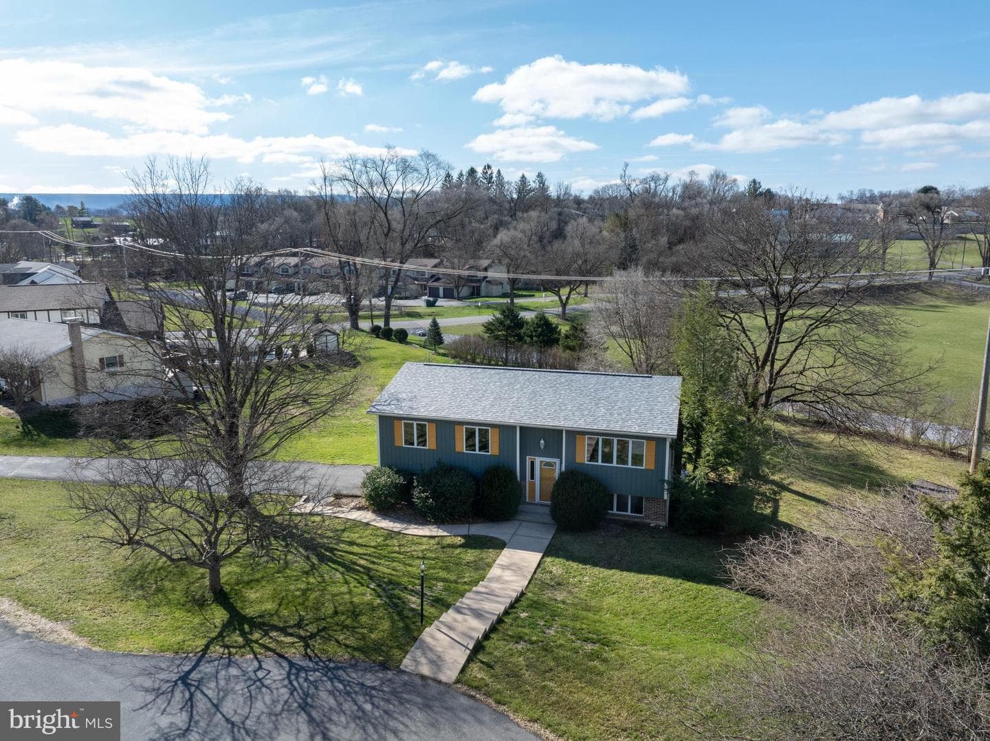 1202 Pine Circle photo 3