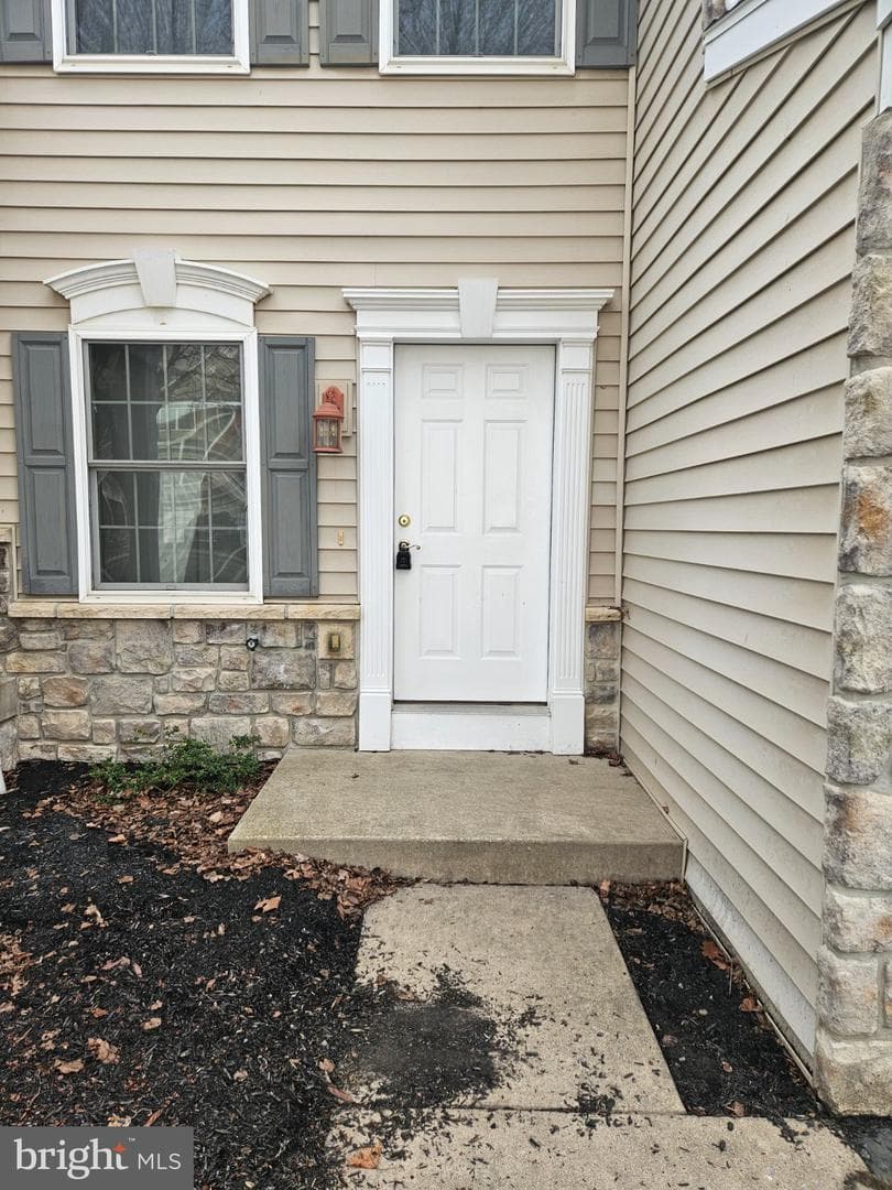 106 Lincoln Avenue photo 2