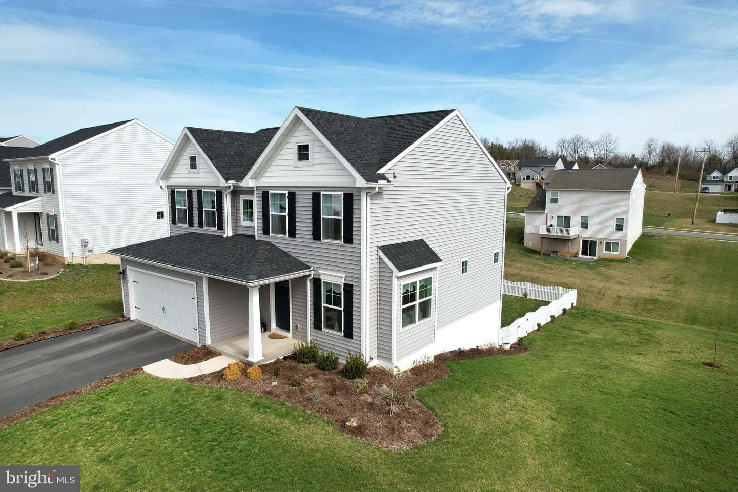 155 Isabella Circle photo 2