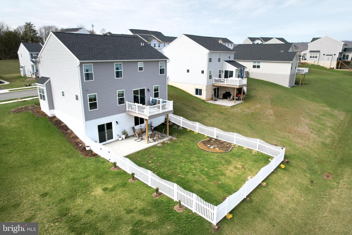 155 Isabella Circle photo 55