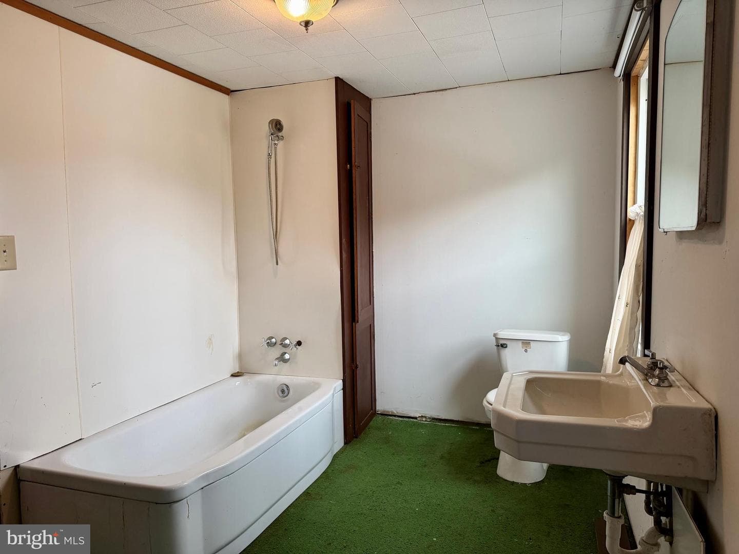 110 Lucas Road photo 16