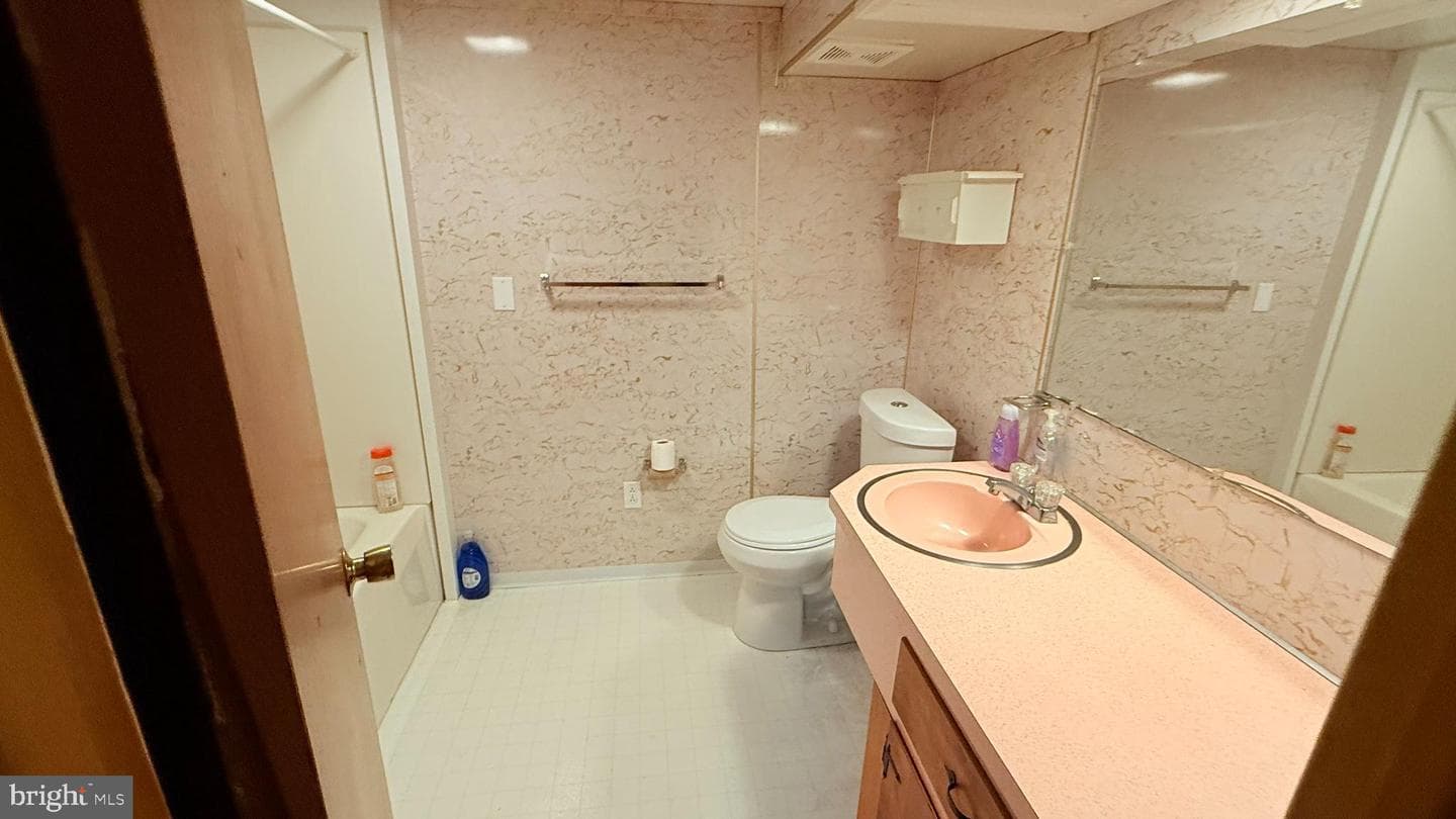 242 Spring Street photo 37