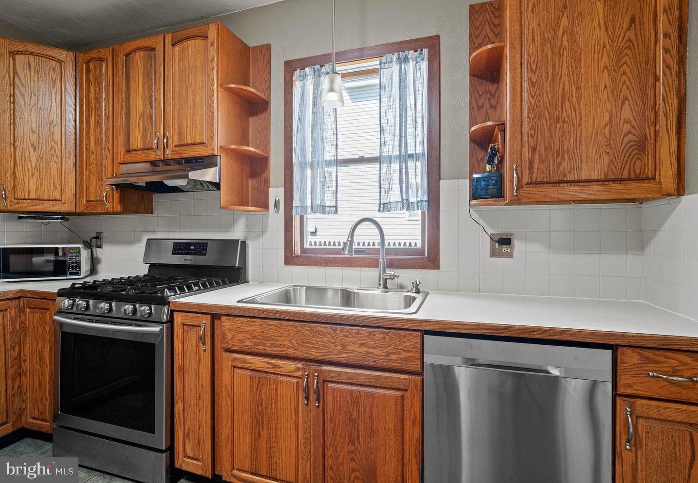209 S High Street photo 15
