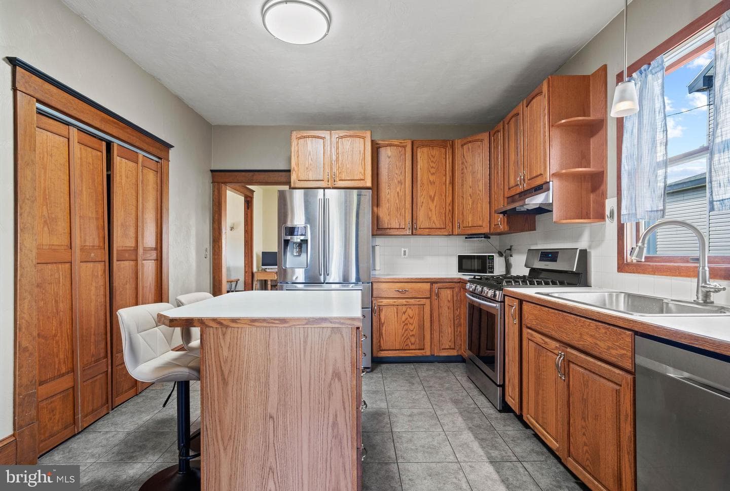209 S High Street photo 16