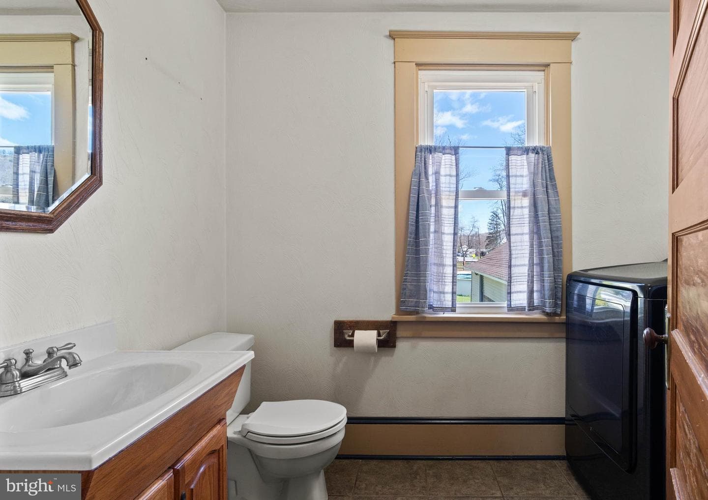 209 S High Street photo 17
