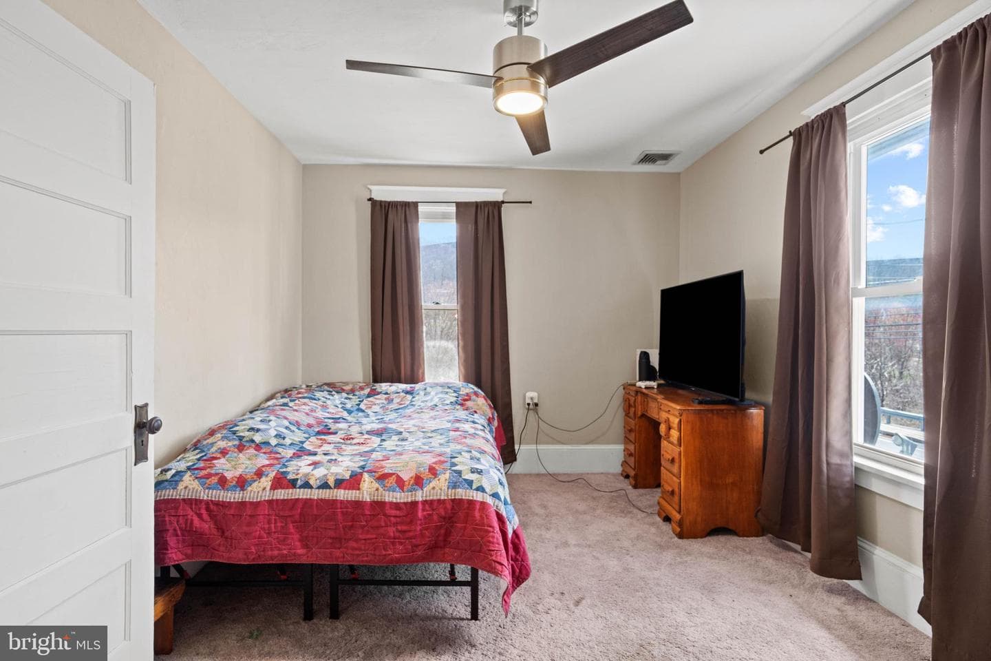 209 S High Street photo 25
