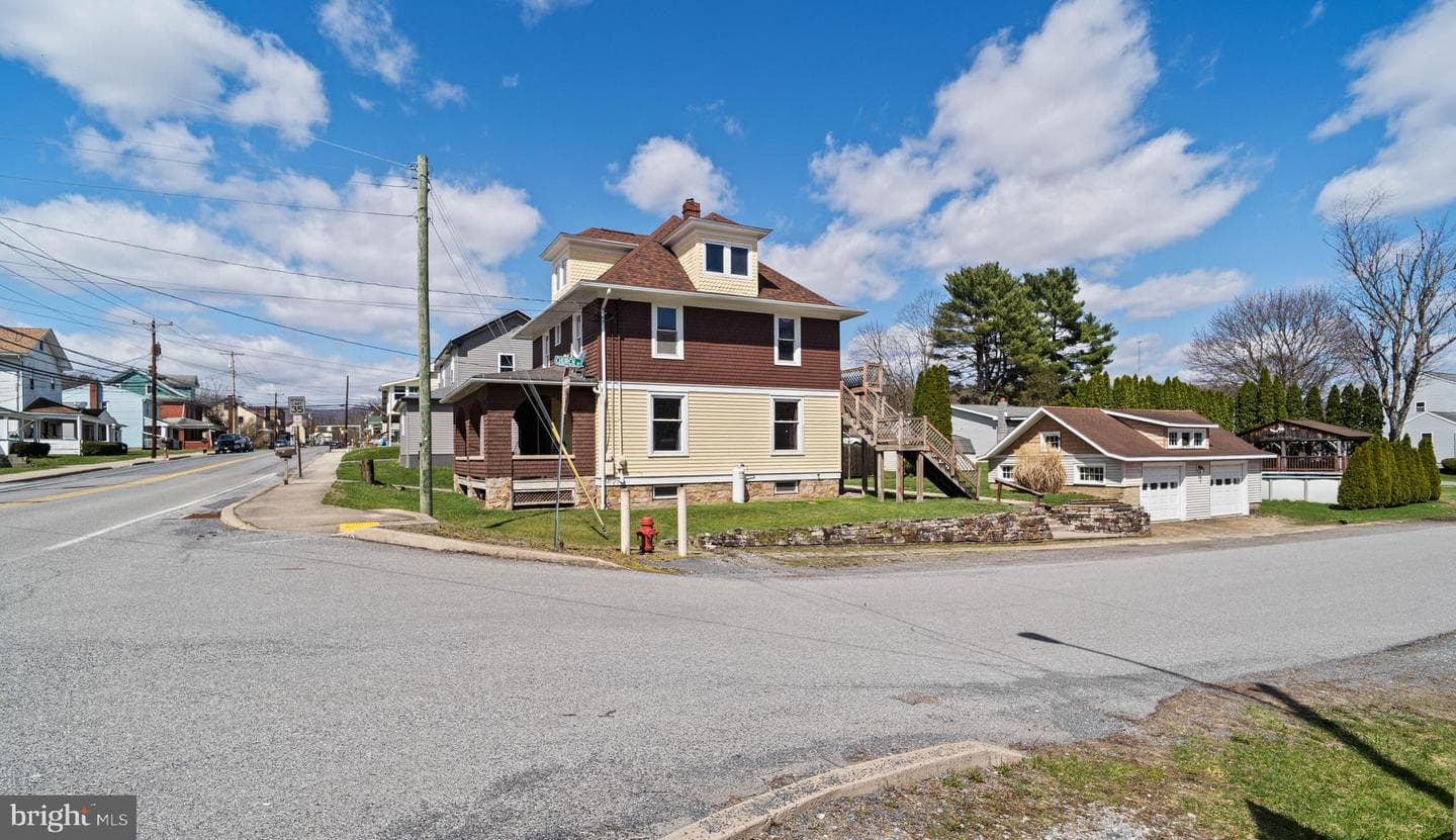 209 S High Street photo 36