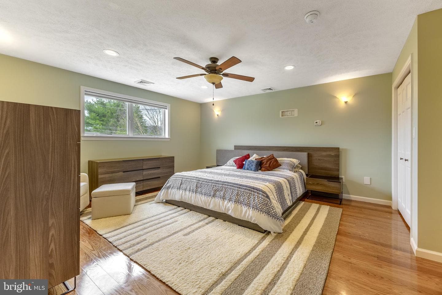 805 E High Street photo 16