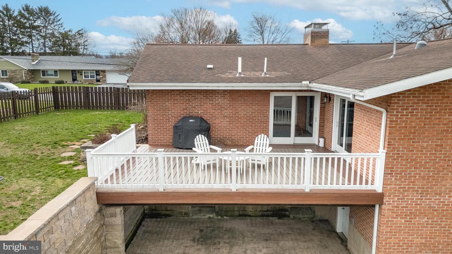 805 E High Street photo 36