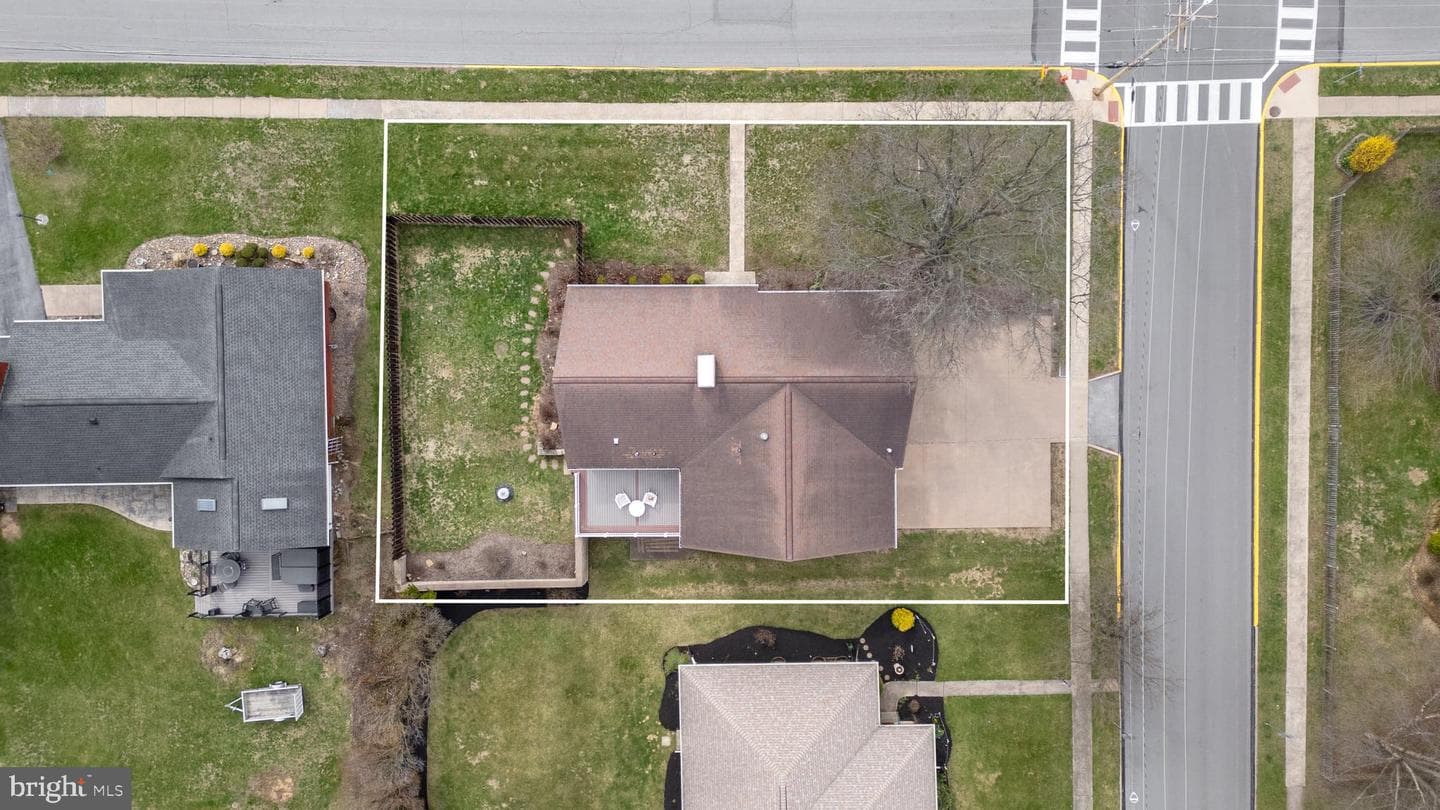 805 E High Street photo 38