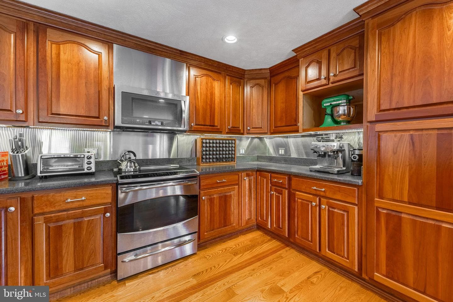805 E High Street photo 8