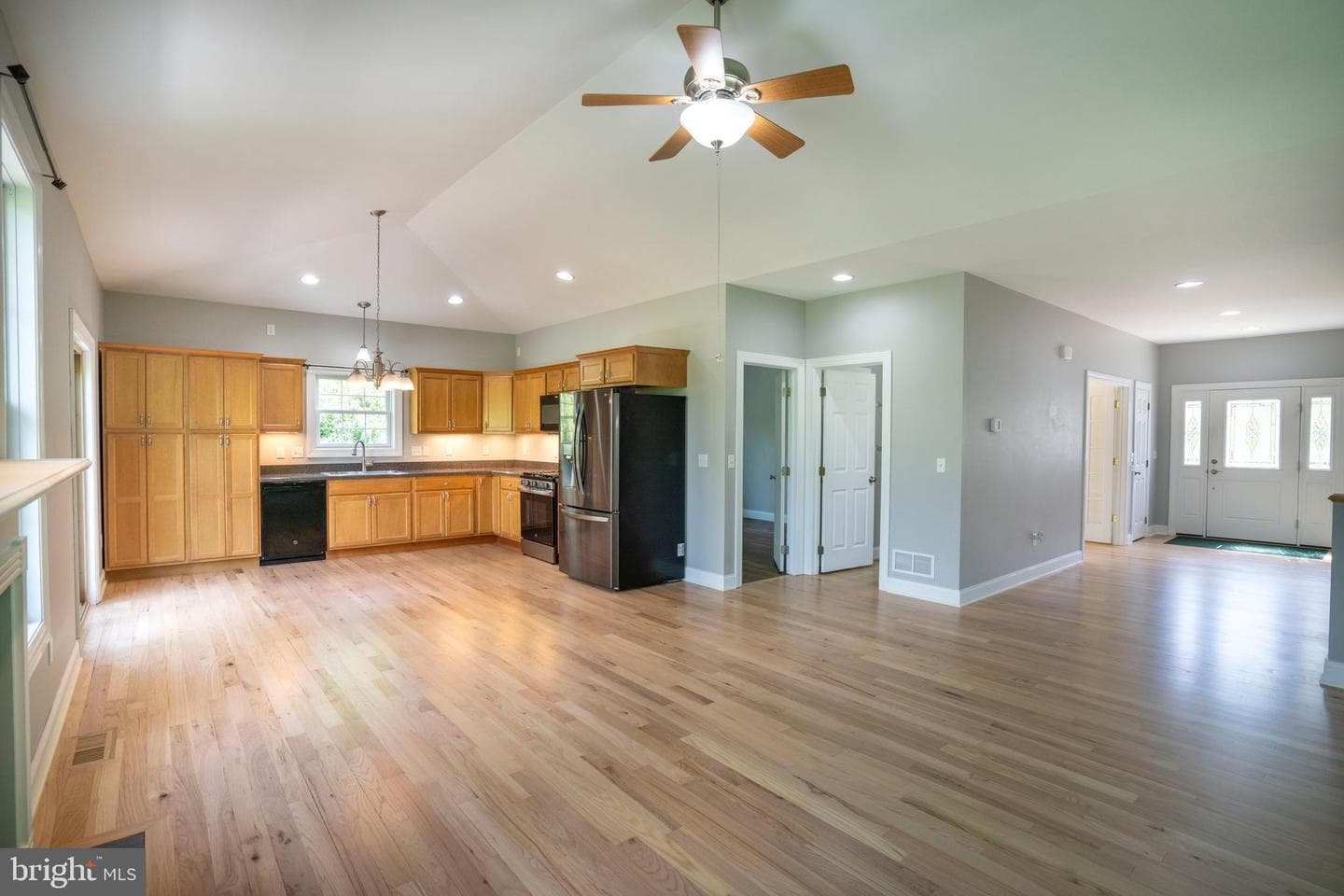 143 Jonathan Lane photo 14