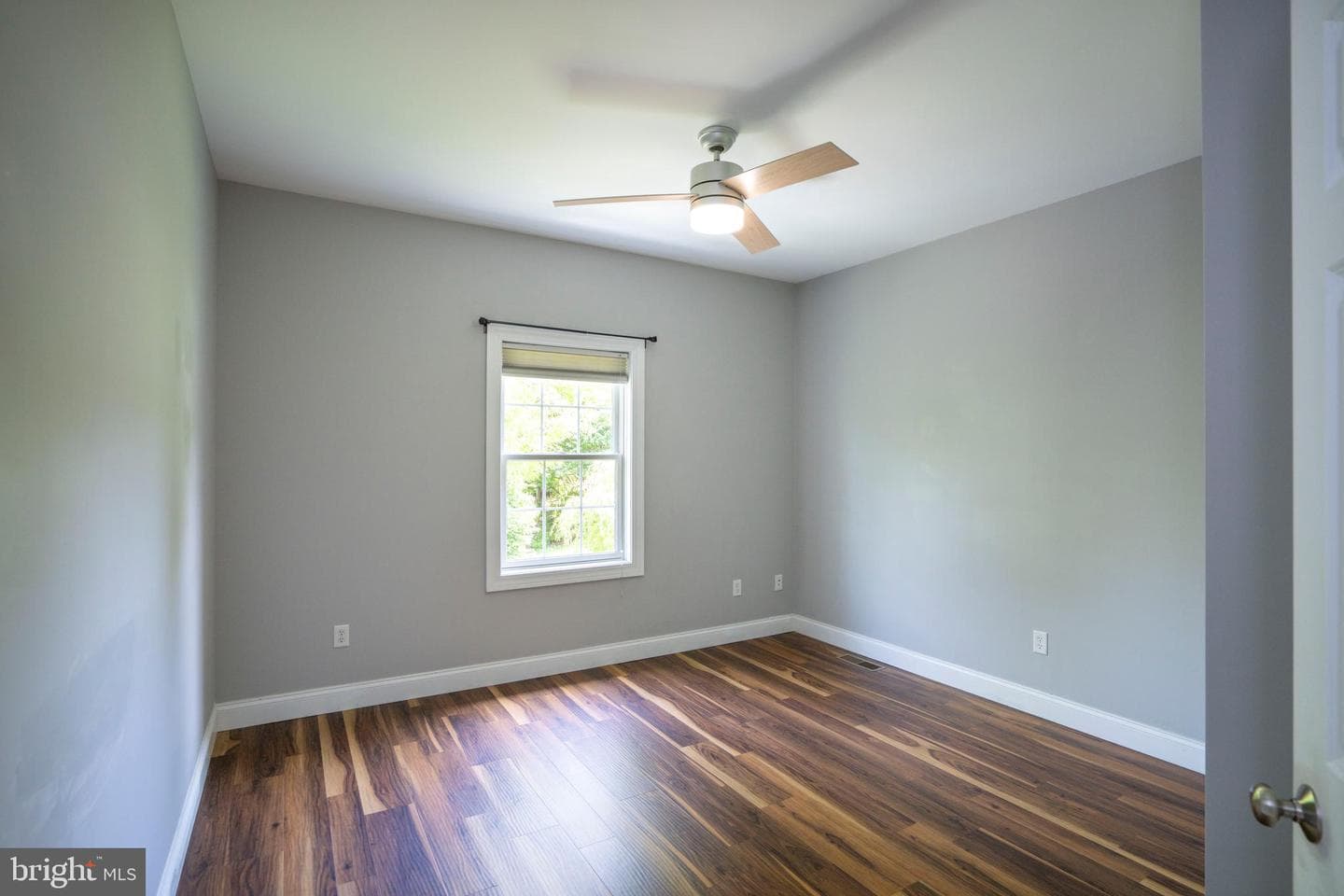 143 Jonathan Lane photo 24
