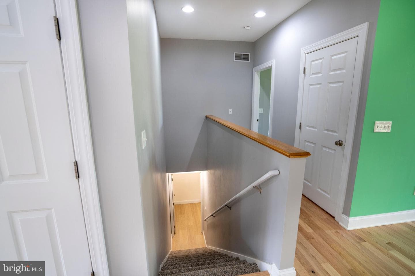 143 Jonathan Lane photo 35