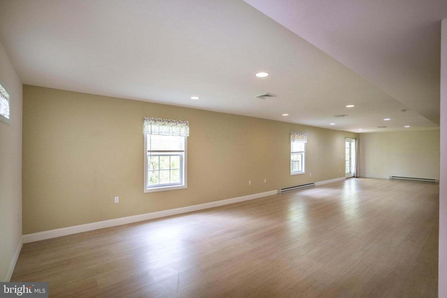 143 Jonathan Lane photo 37