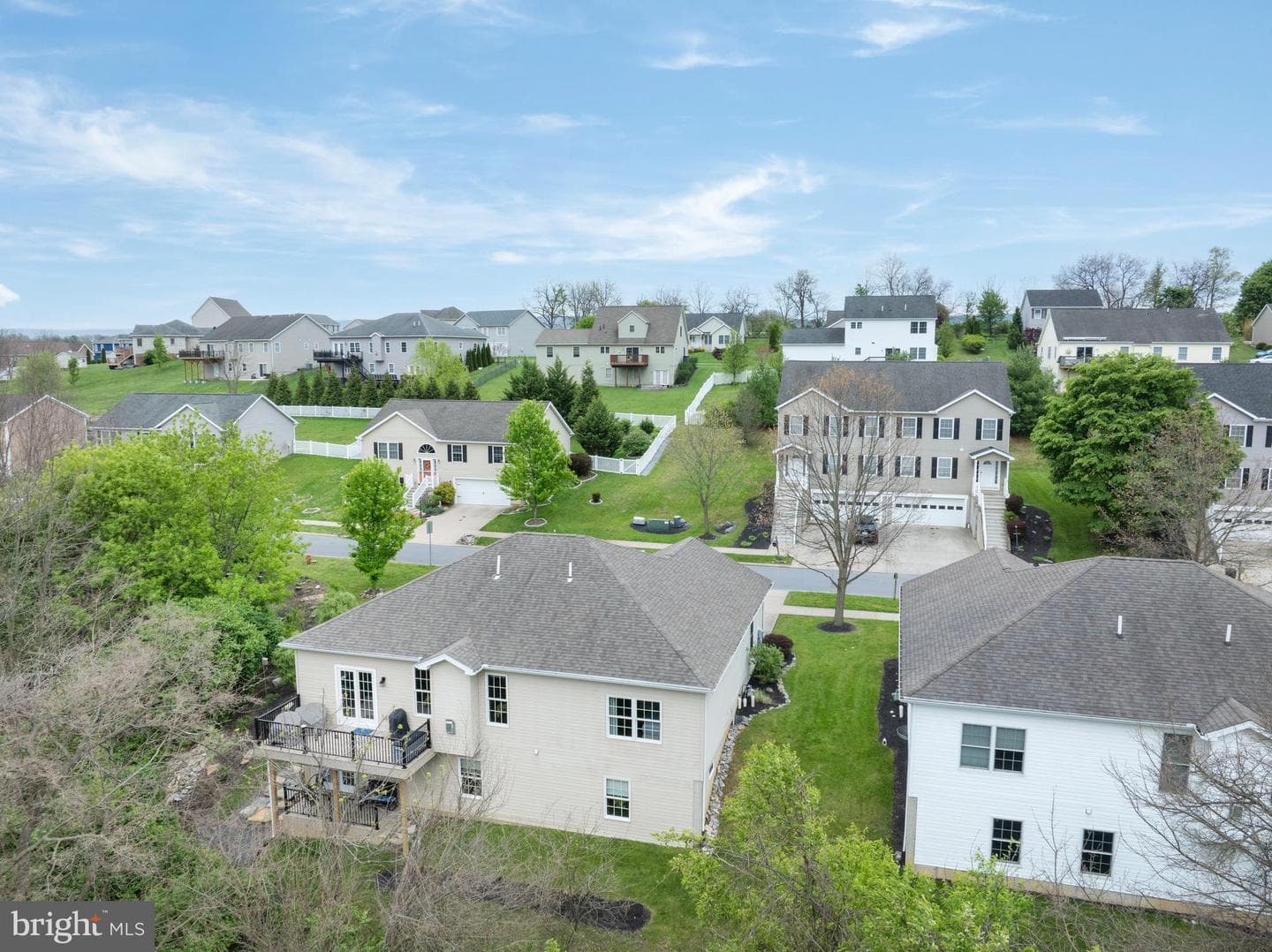 143 Jonathan Lane photo 53
