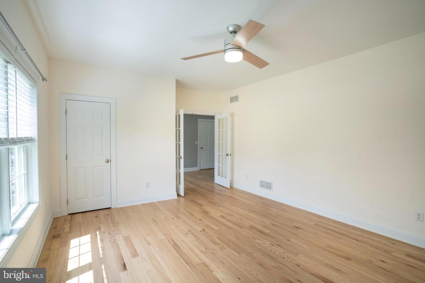 143 Jonathan Lane photo 9