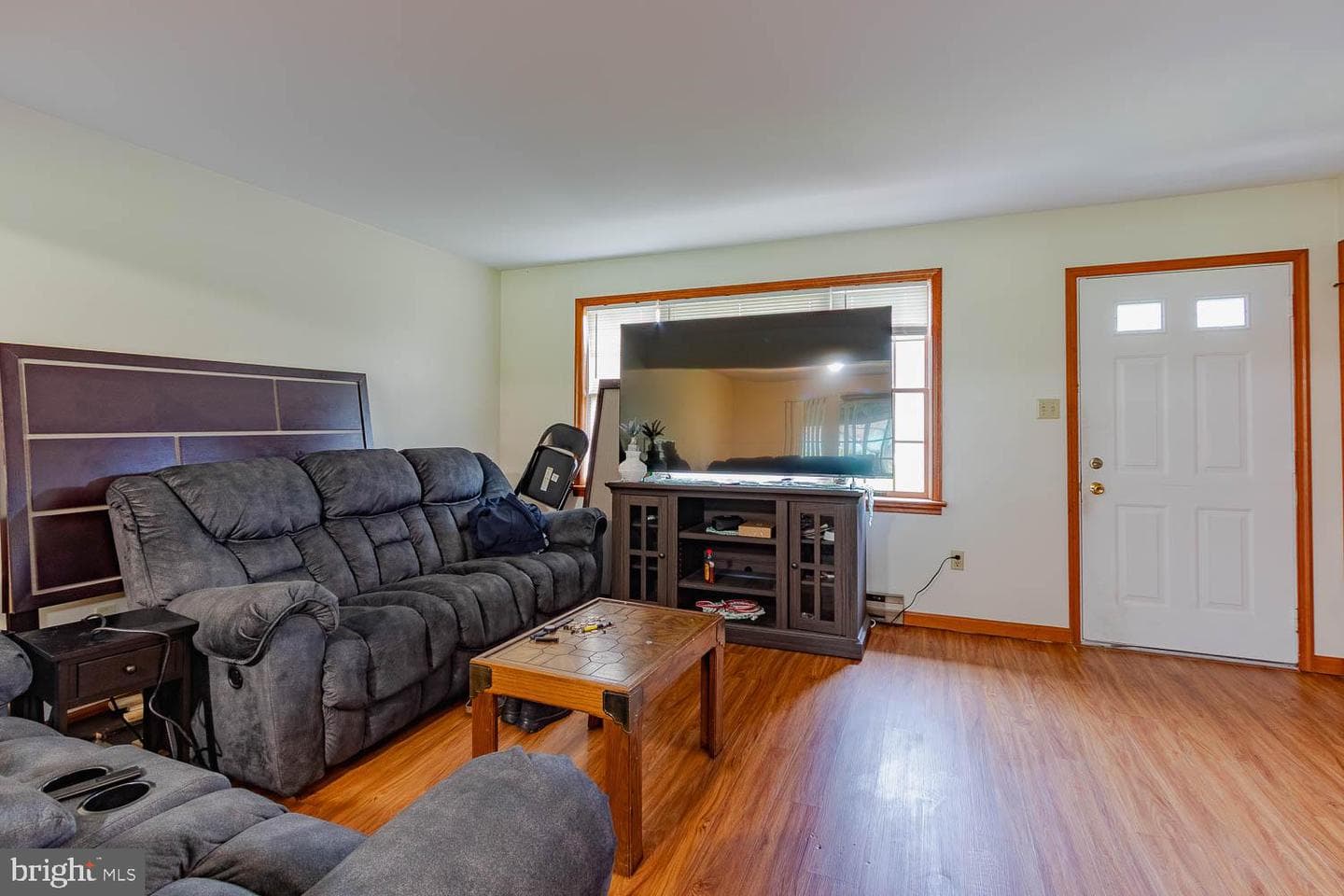 435-437 Easterly Parkway photo 3