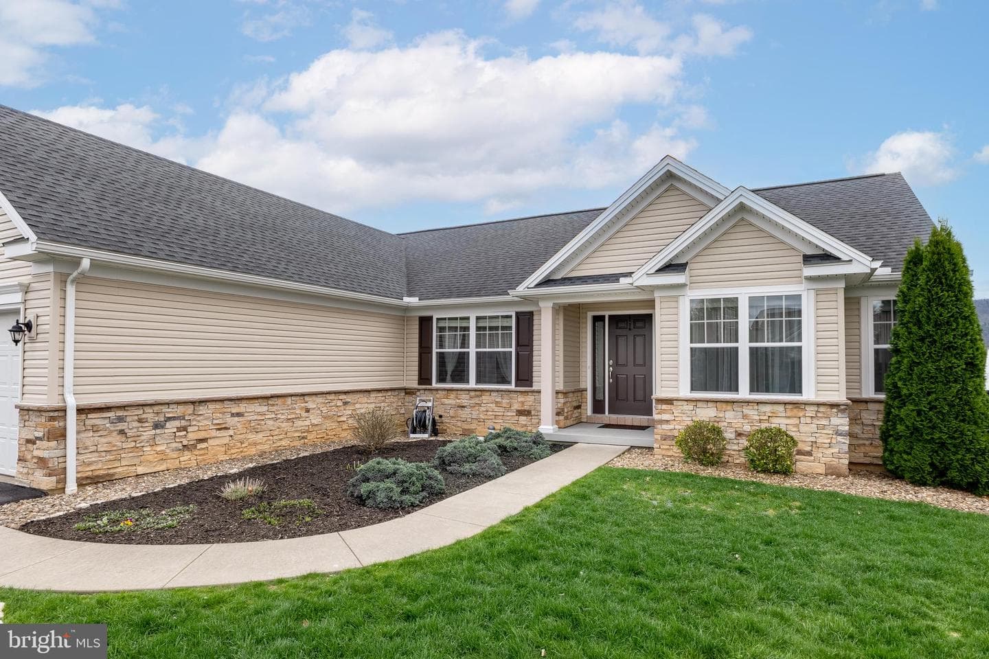 143 Shady Hollow Drive photo 3