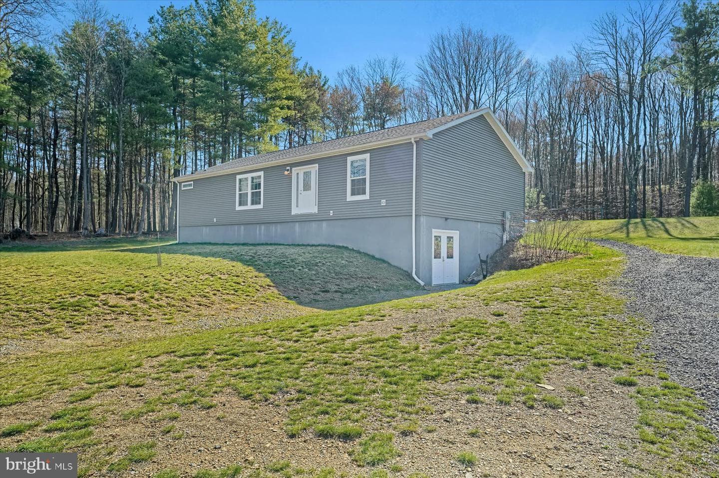 852 Spruce Road photo 2