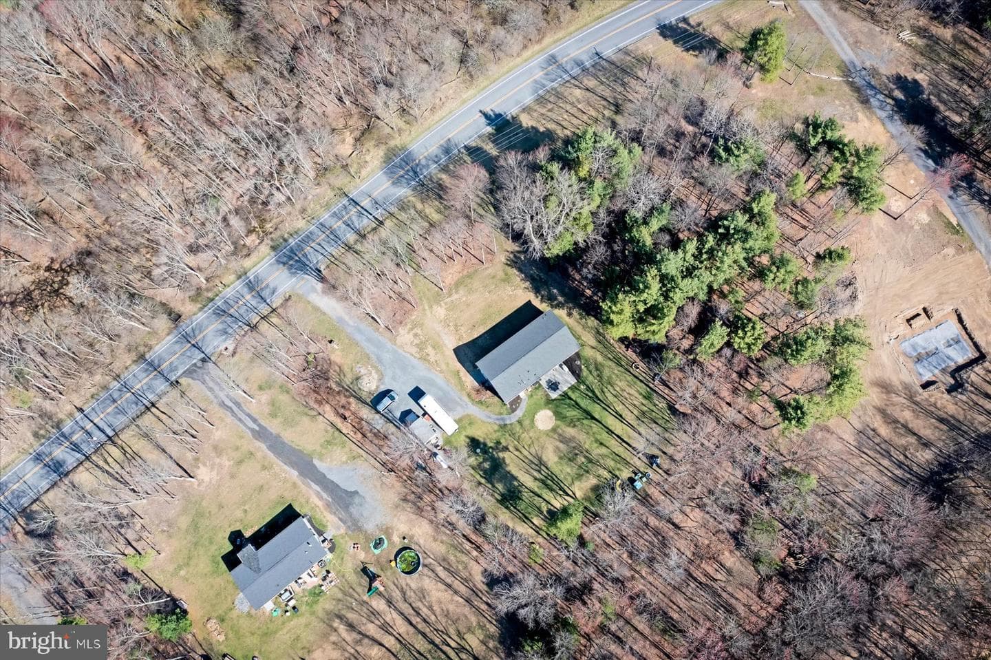 852 Spruce Road photo 3