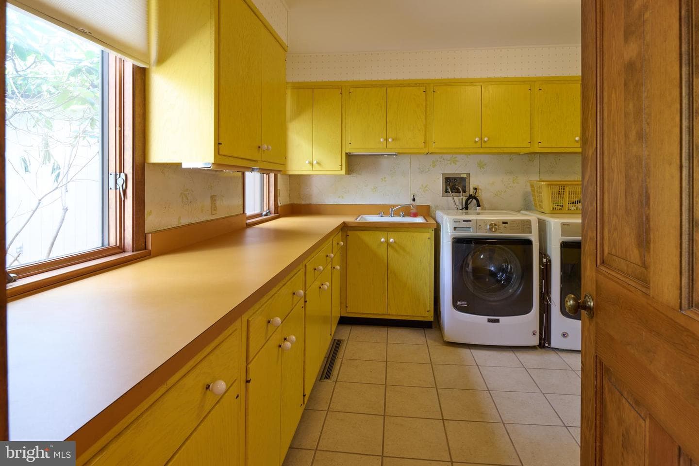 576 E Shadow Lane photo 33