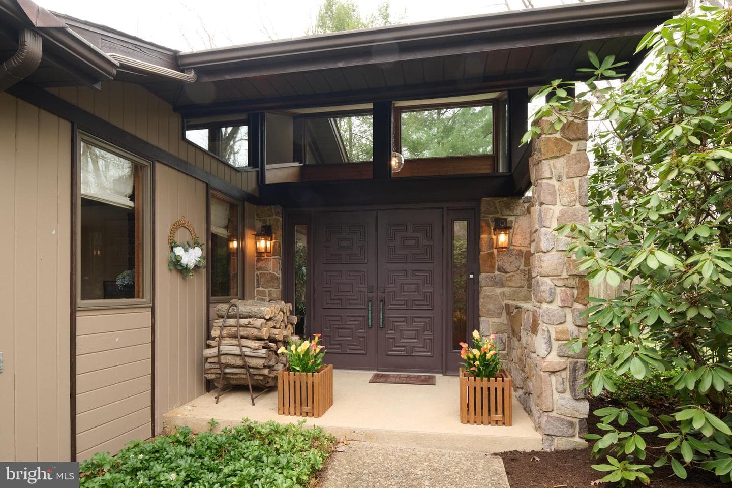 576 E Shadow Lane photo 4