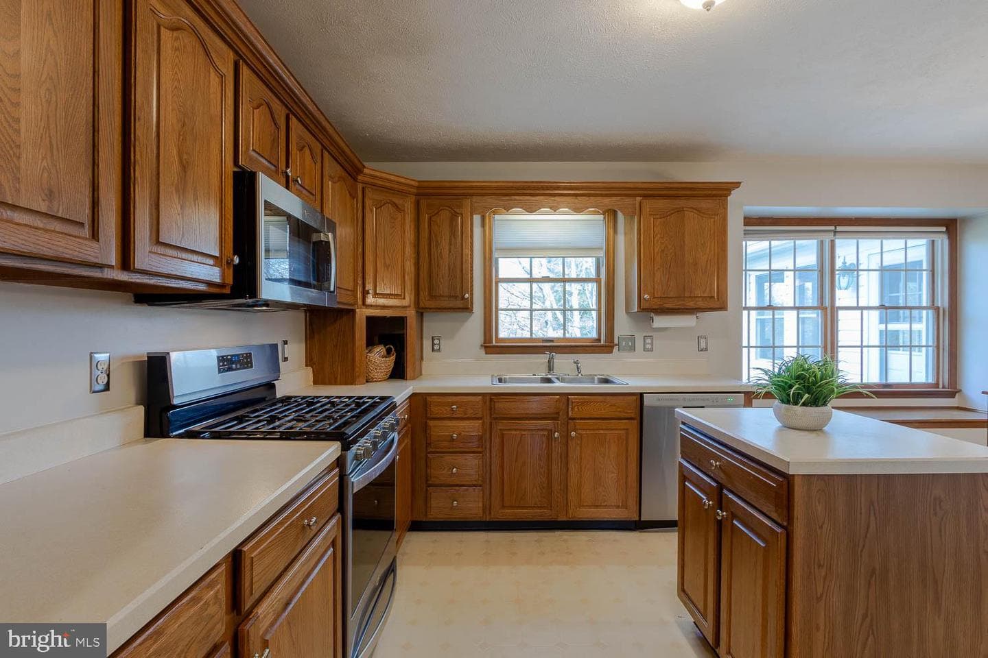 1743 James Avenue photo 7