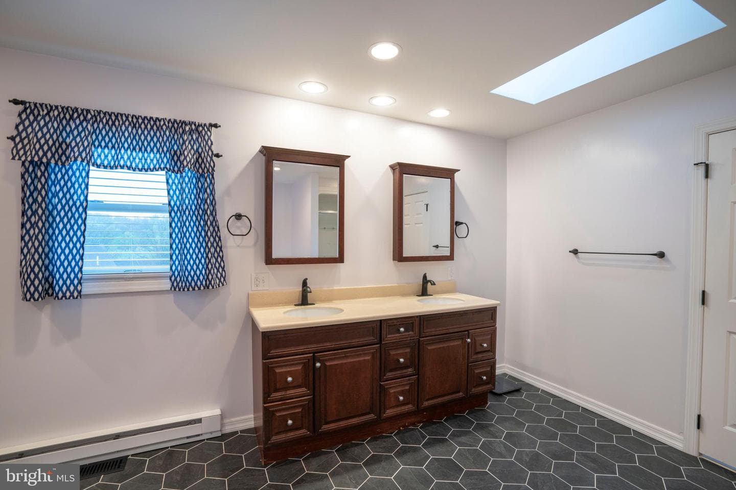 211 Baldwin Street photo 35