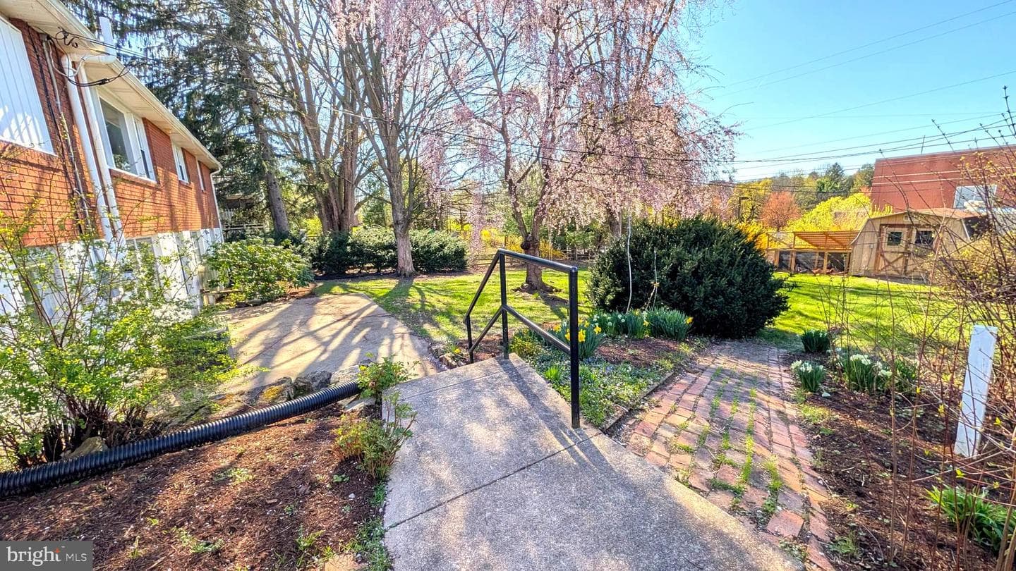 221 Ellen Avenue photo 26