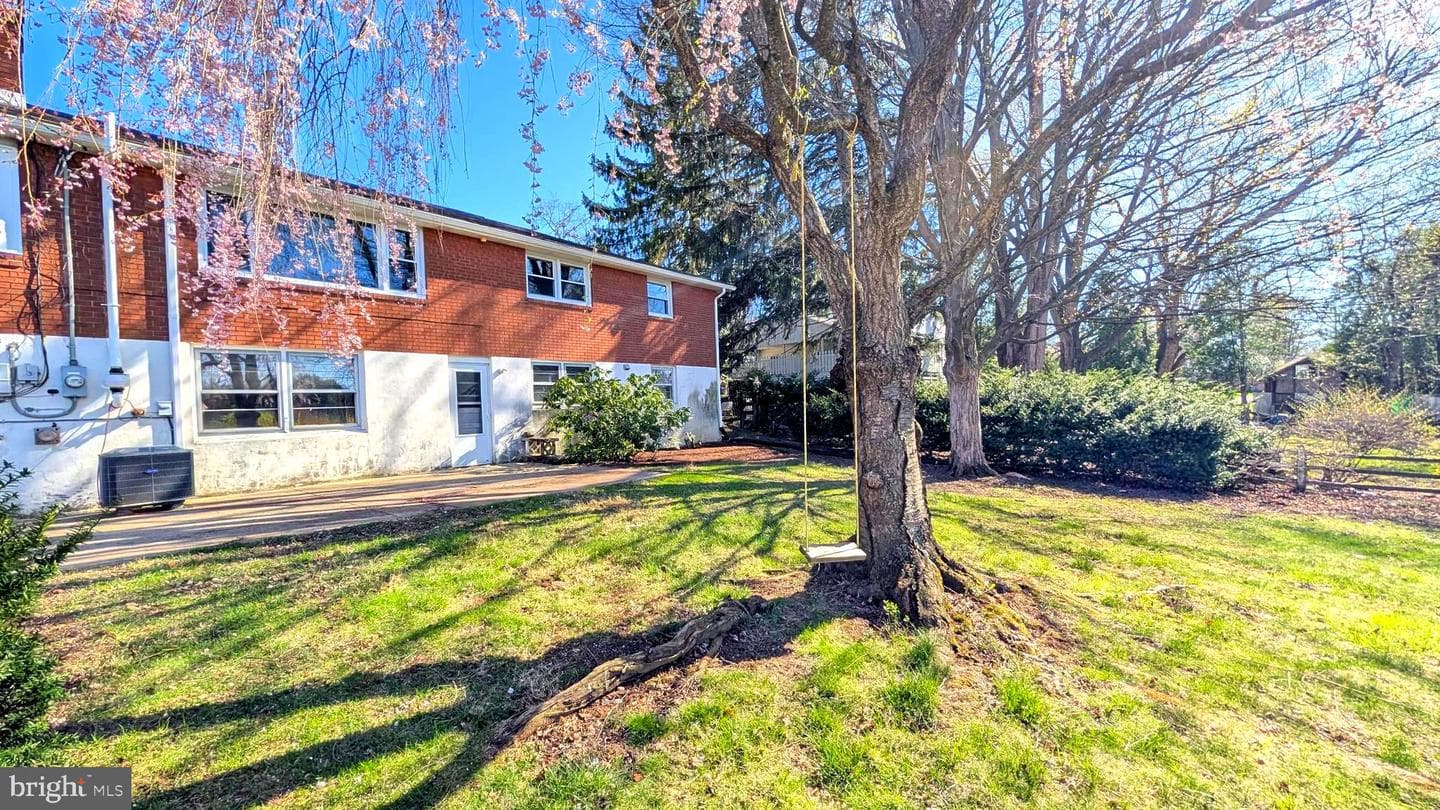 221 Ellen Avenue photo 27