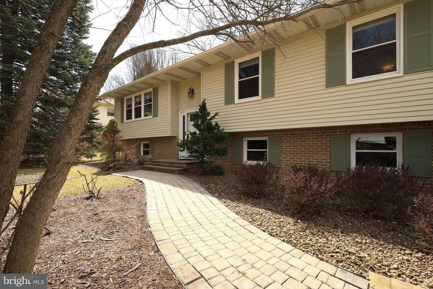 915 Bayberry Drive photo 2