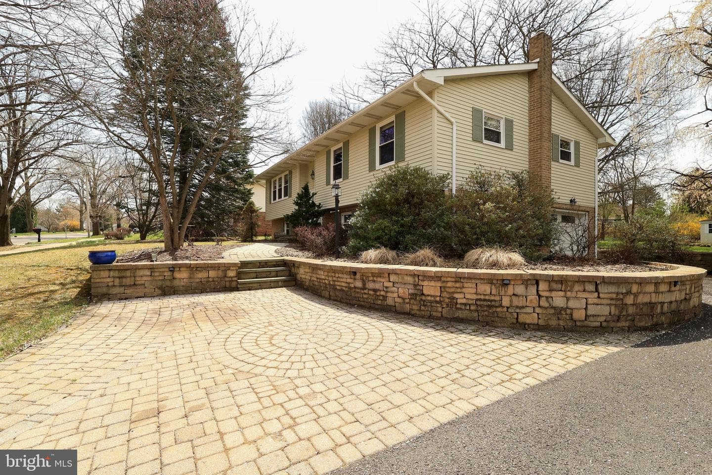915 Bayberry Drive photo 3