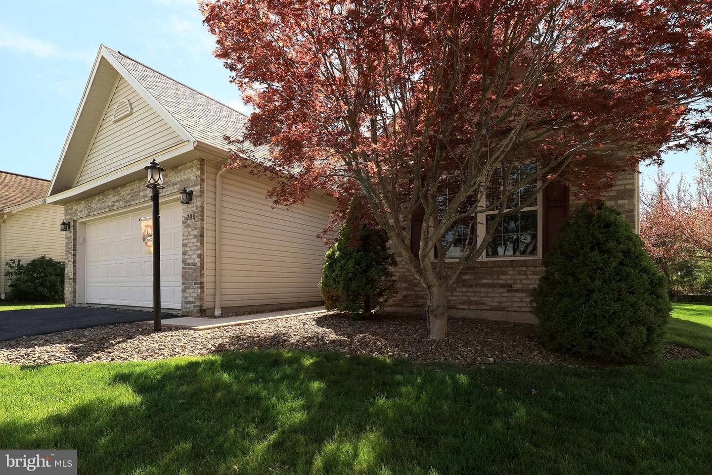 796 Tanager Drive photo 2