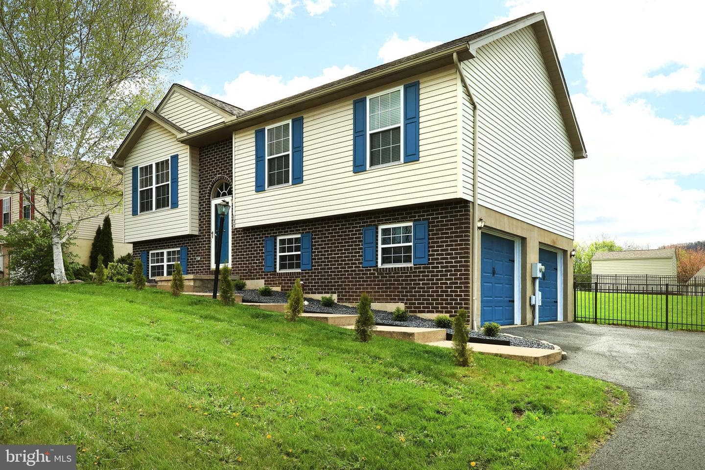 133 Steeplechase Drive photo 2