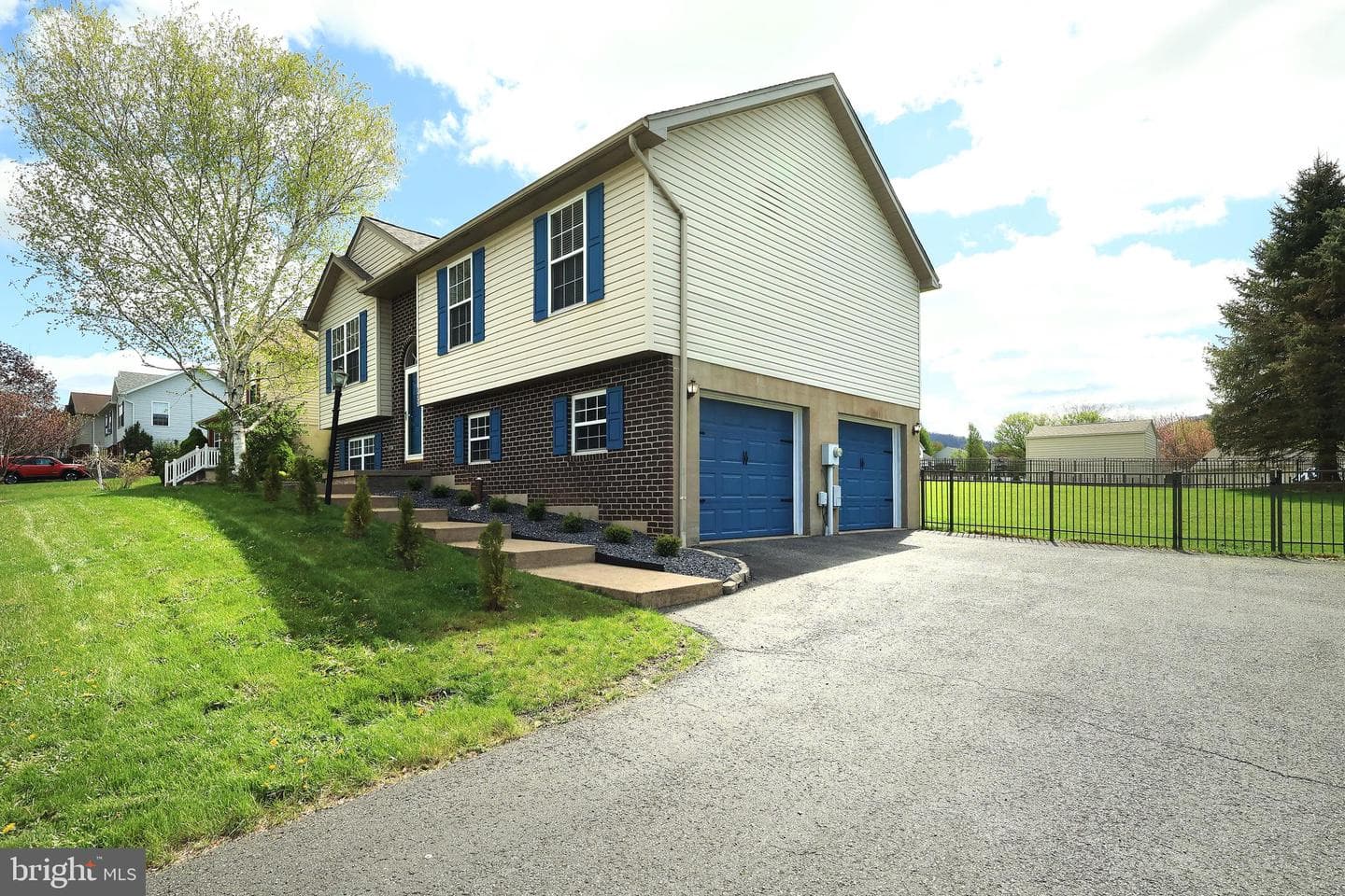 133 Steeplechase Drive photo 4
